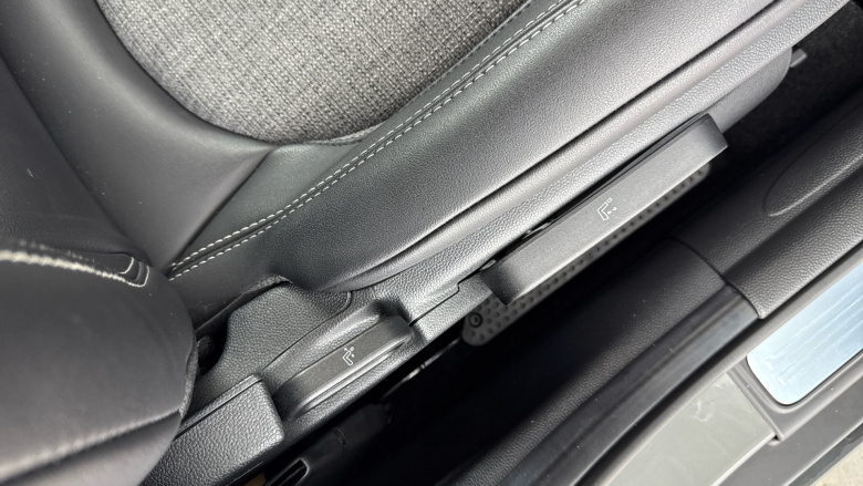 MINI Hatchback 1.5 Cooper Classic 5dr Auto [Nav Pack] Petrol Hatchback